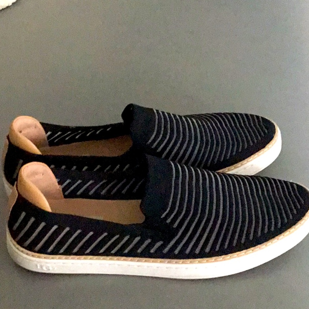 UGG SLIP ON LOAFERS ALMOST NEW